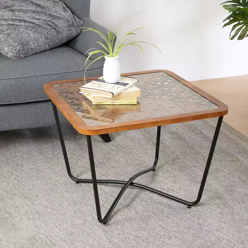 Tavolino da Caffè Quadrato in Vetro Temperato 58,4 cm L x 58,4 cm P con Base Geometrica