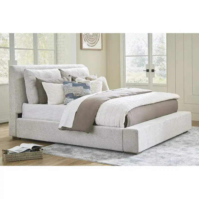 Letto imbottito con piattaforma Cabalynn color marrone chiaro Signature Design by Ashley