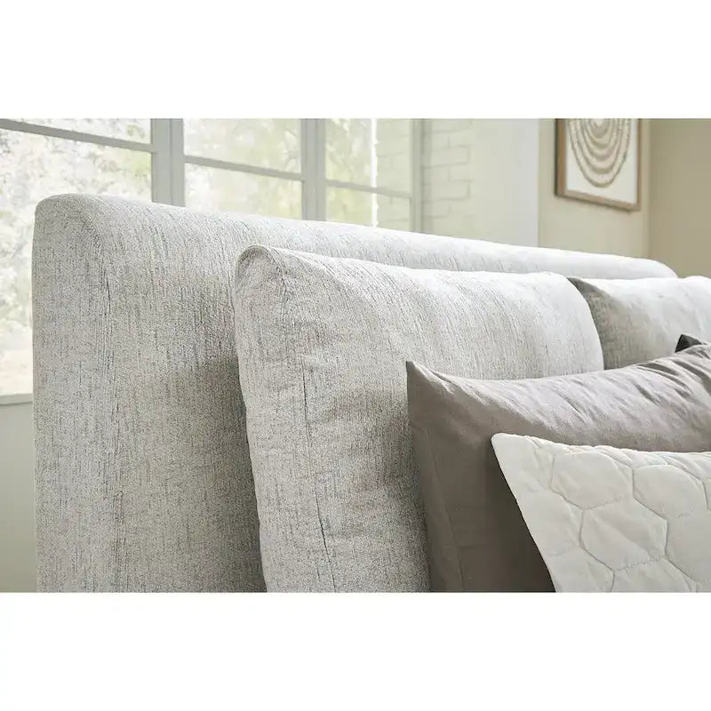 Letto imbottito con piattaforma Cabalynn color marrone chiaro Signature Design by Ashley