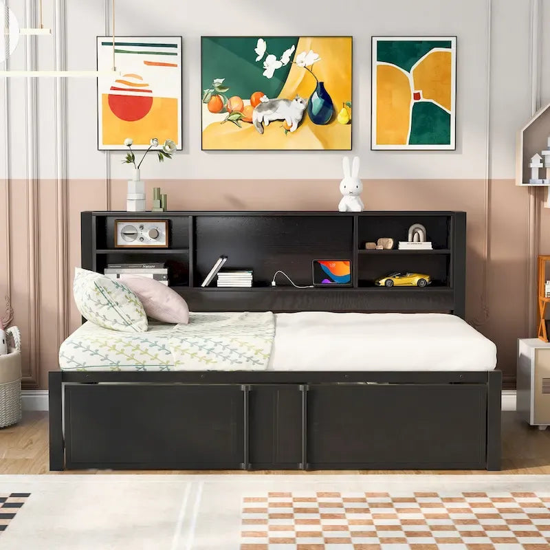 Letto a giorno in metallo matrimoniale con rotelle matrimoniali, mensole portaoggetti, porte USB