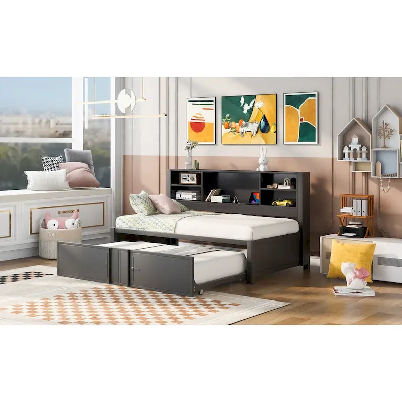 Letto a giorno in metallo matrimoniale con rotelle matrimoniali, mensole portaoggetti, porte USB