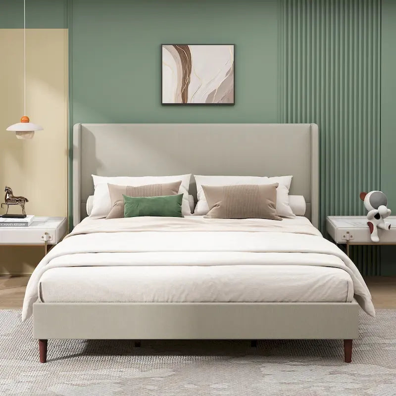 Letto a piattaforma King Size con gambe in legno massello e sistema di supporto a 12 doghe