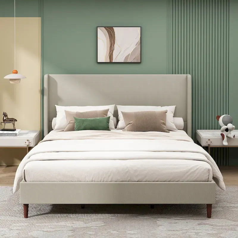 Letto a piattaforma King Size con gambe in legno massello e sistema di supporto a 12 doghe
