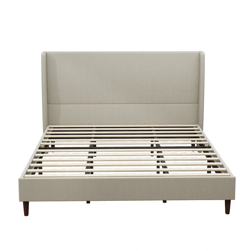 Letto a piattaforma King Size con gambe in legno massello e sistema di supporto a 12 doghe