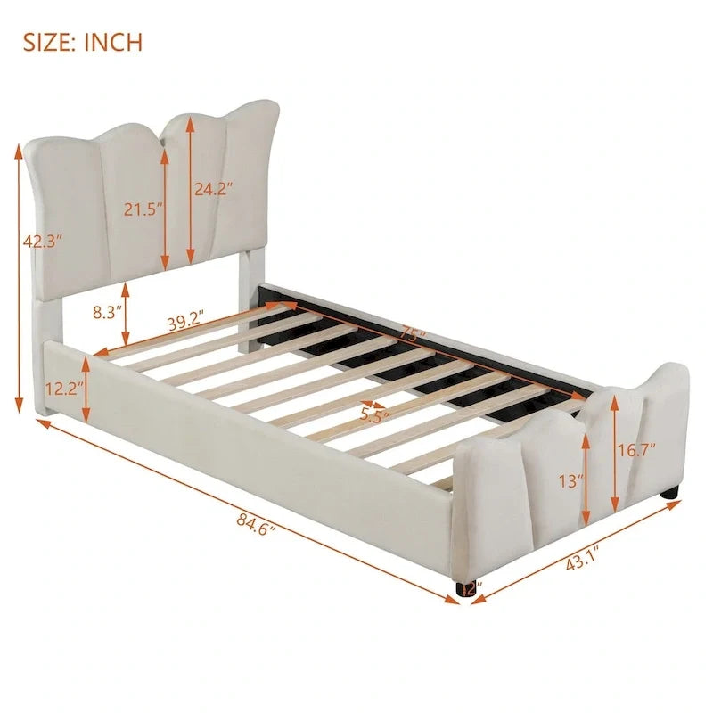 Lit double en velours beige avec tête et pied de lit distinctifs