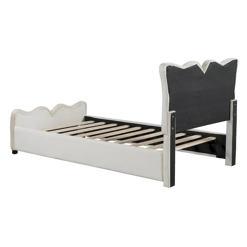 Lit double en velours beige avec tête et pied de lit distinctifs