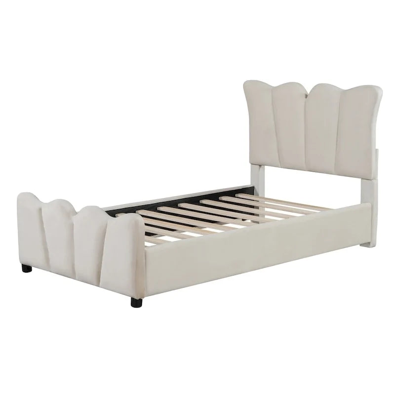 Lit double en velours beige avec tête et pied de lit distinctifs