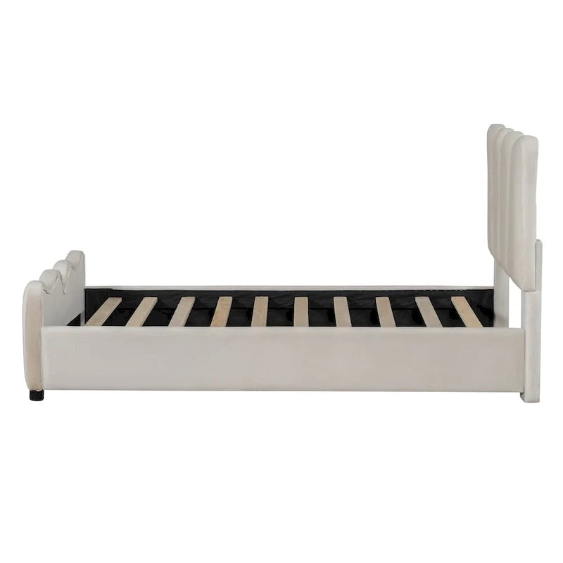Lit double en velours beige avec tête et pied de lit distinctifs