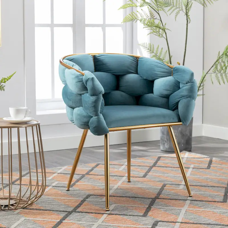 Chaise d'appoint moderne bleue de 28,7 po en velours avec pieds en métal plaqué or