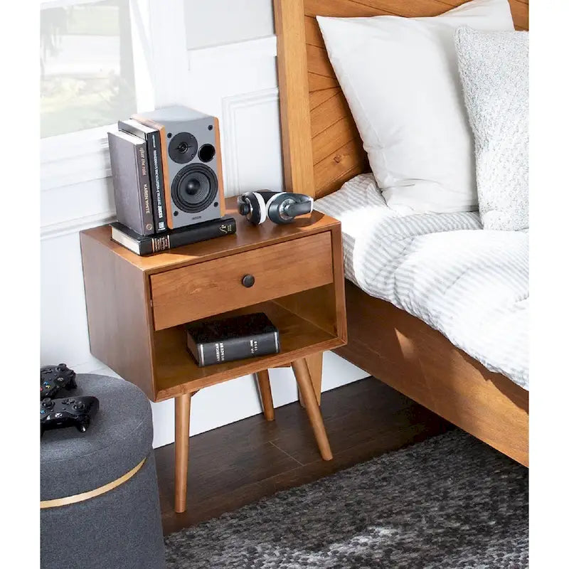 Table de chevet Middlebrook Mid-Century en bois massif avec 1 tiroir et 1 étagère
