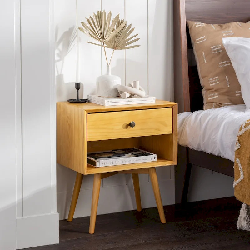Table de chevet Middlebrook Mid-Century en bois massif avec 1 tiroir et 1 étagère