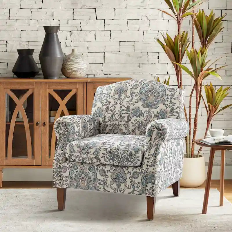 Fauteuil Giampiero en bois rembourré avec clous décoratifs par HULALA HOME