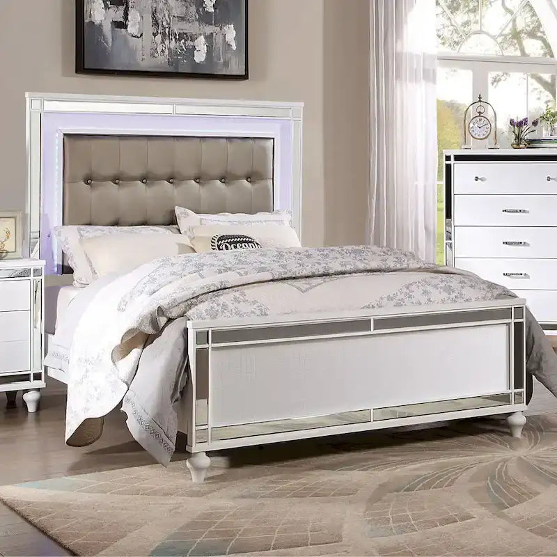 Lit rembourré capitonné en bois massif moderne Derc avec LED par Furniture of America
