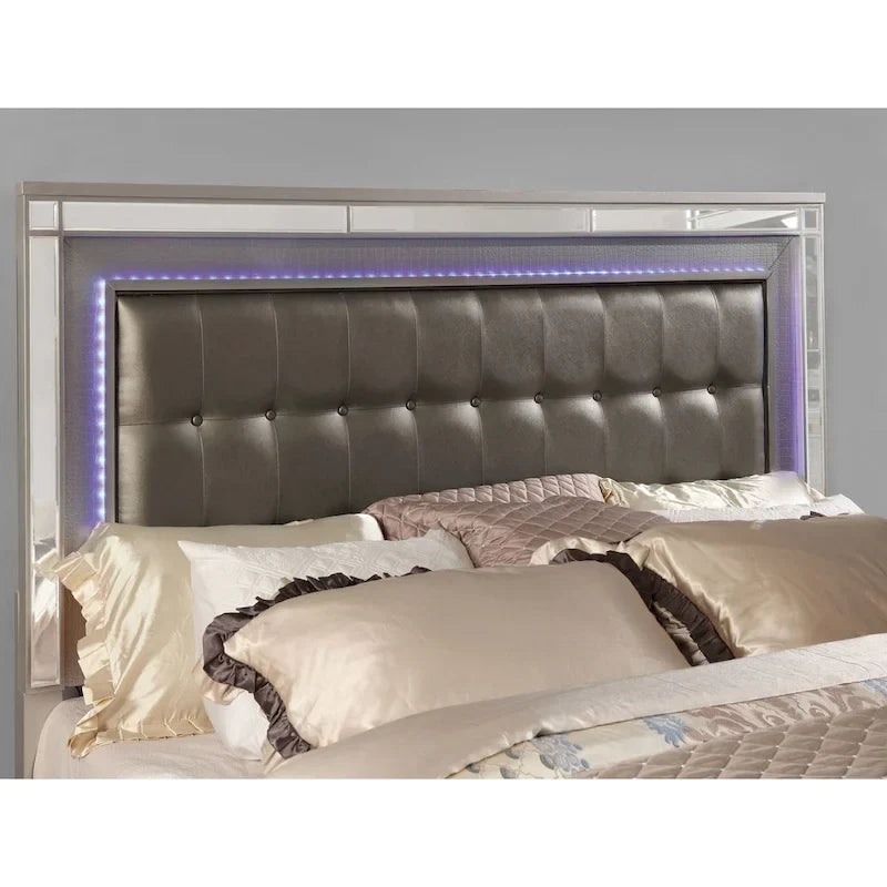 Lit rembourré capitonné en bois massif moderne Derc avec LED par Furniture of America