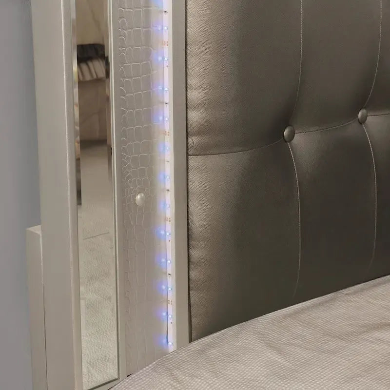 Lit rembourré capitonné en bois massif moderne Derc avec LED par Furniture of America