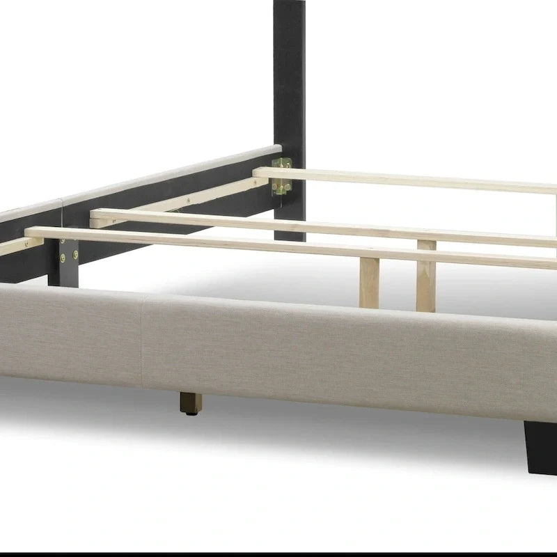 Letto matrimoniale Arin in tessuto beige con bottoni e borchie nere