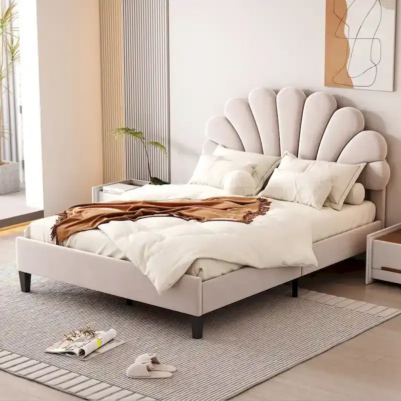Letto imbottito in velluto con testiera a motivi floreali