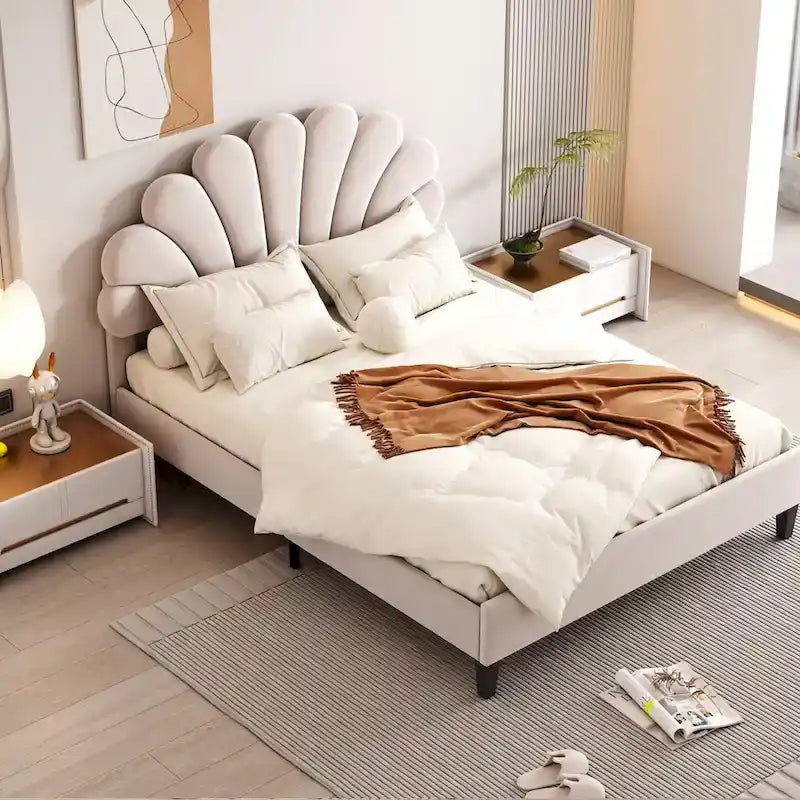 Letto imbottito in velluto con testiera a motivi floreali