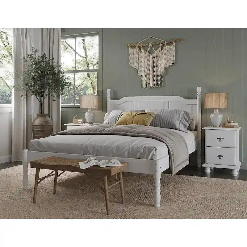Letto Queen Kyle di Palace Imports con pannello rialzato e montanti torniti in 100% legno massello