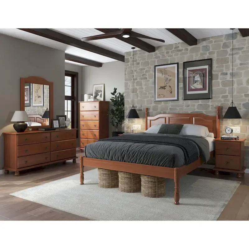 Letto Queen Kyle di Palace Imports con pannello rialzato e montanti torniti in 100% legno massello