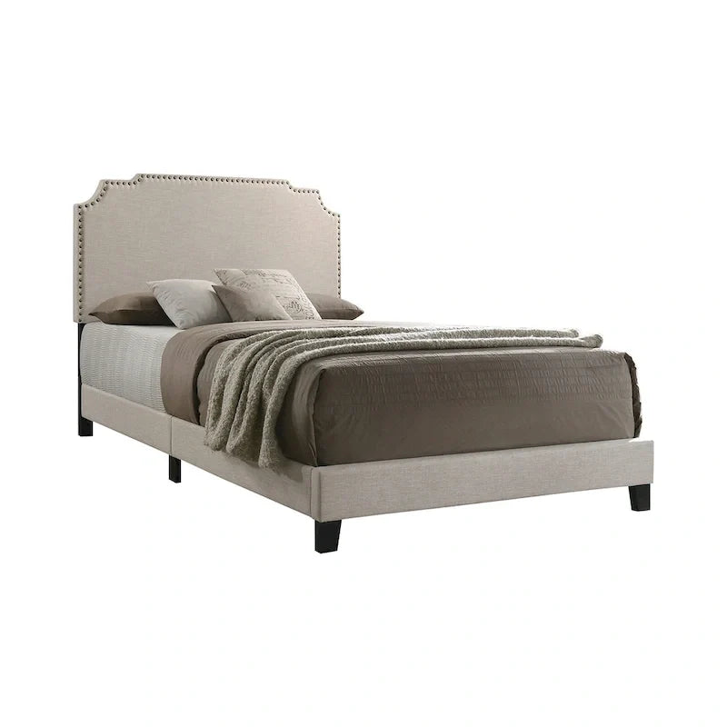 Letto Imbottito con Dettagli Borchiati Beige