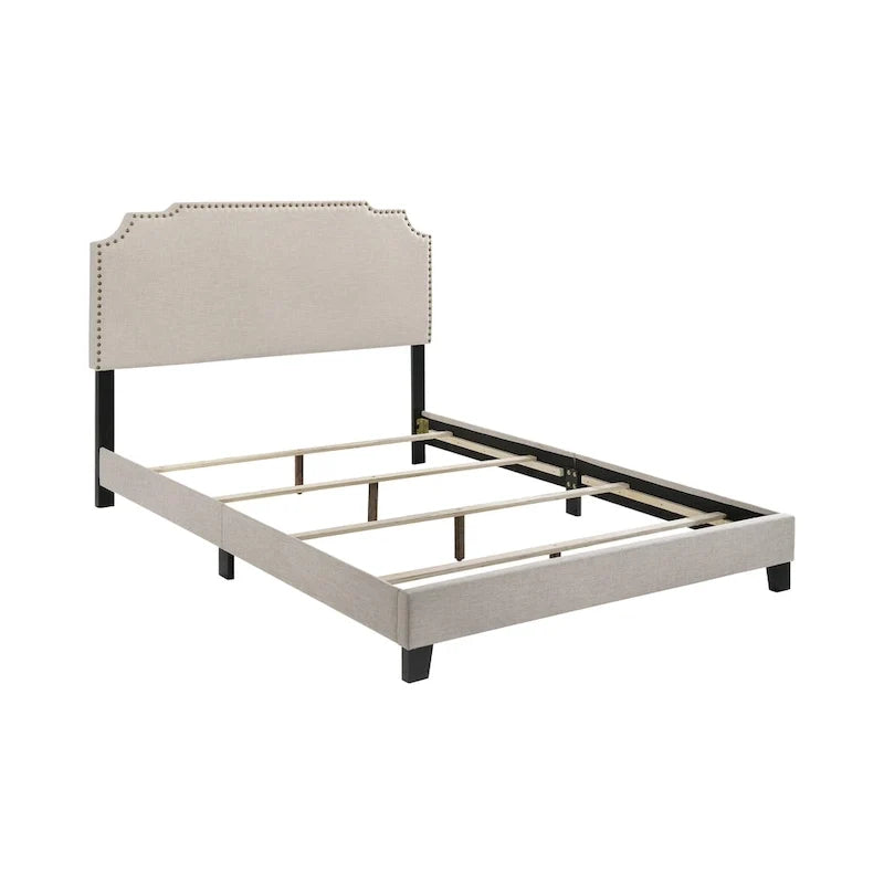 Letto Imbottito con Dettagli Borchiati Beige