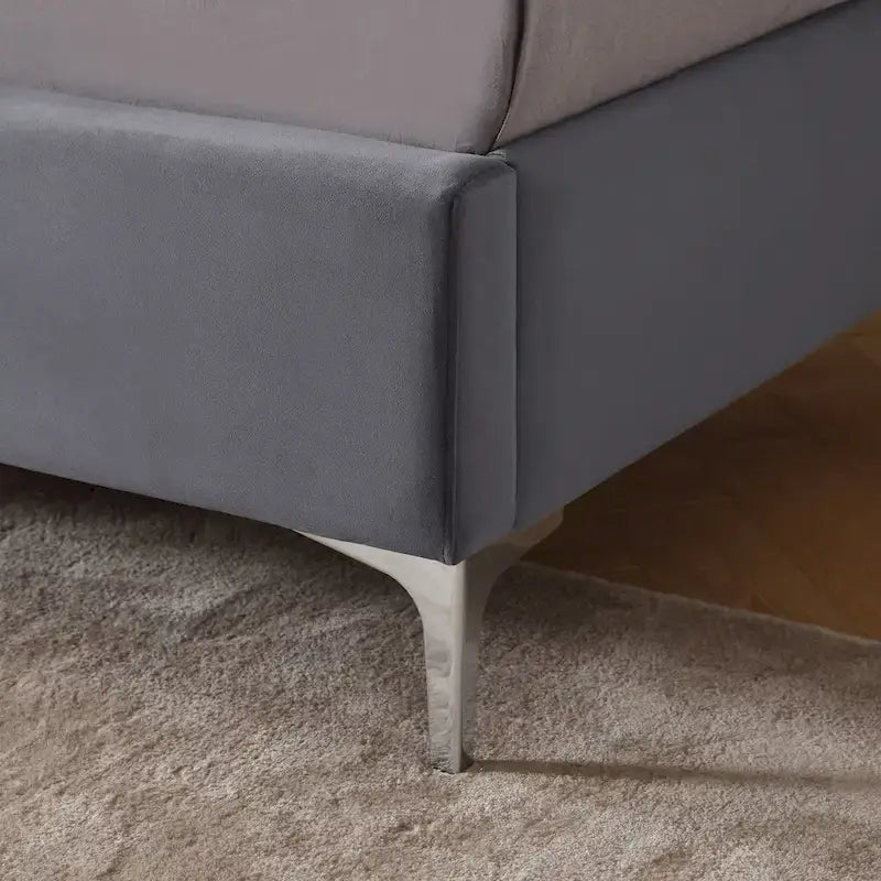 Cadre de lit plateforme Morden Fort Queen Size en velours avec pieds en métal de 15 cm