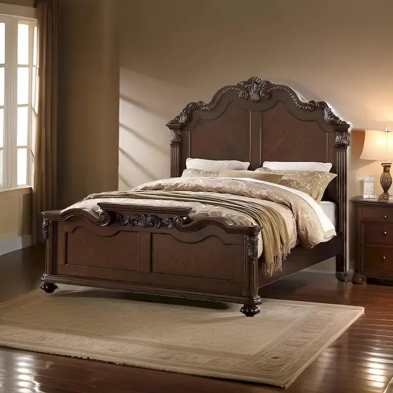 Lit queen en bois superbement sculpté, finition noyer foncé et placage