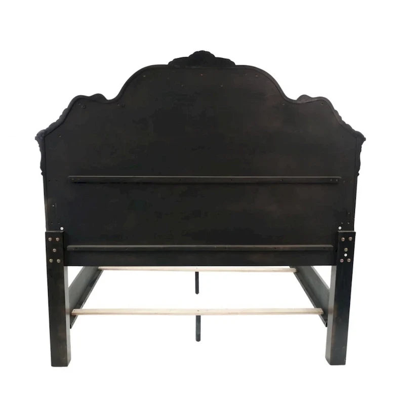 Lit queen en bois superbement sculpté, finition noyer foncé et placage