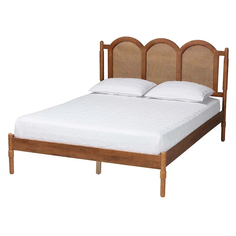 Lit plateforme Queen Size Thatcher en bois marron noyer de style moderne du milieu du siècle avec rotin tressé