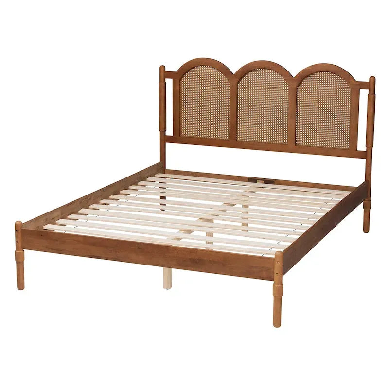 Lit plateforme Queen Size Thatcher en bois marron noyer de style moderne du milieu du siècle avec rotin tressé