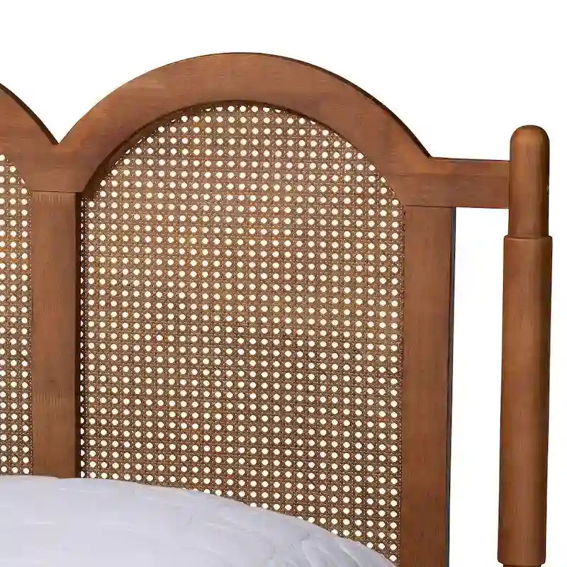 Lit plateforme Queen Size Thatcher en bois marron noyer de style moderne du milieu du siècle avec rotin tressé