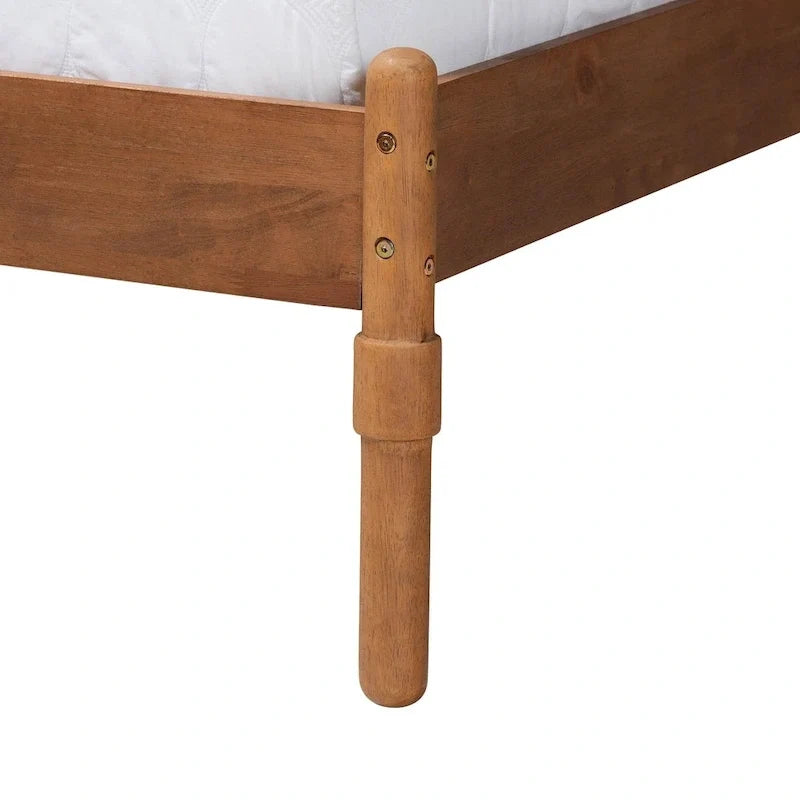 Lit plateforme Queen Size Thatcher en bois marron noyer de style moderne du milieu du siècle avec rotin tressé