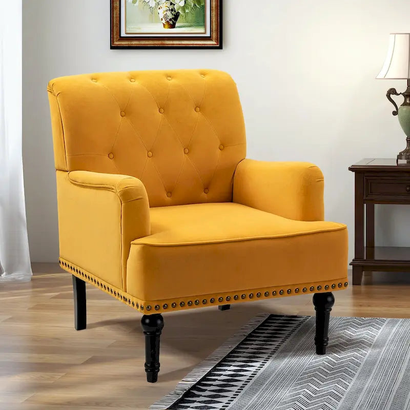 Fauteuil club capitonné Geltrude de HULALA HOME, de style transitionnel, avec pieds tournés en bois