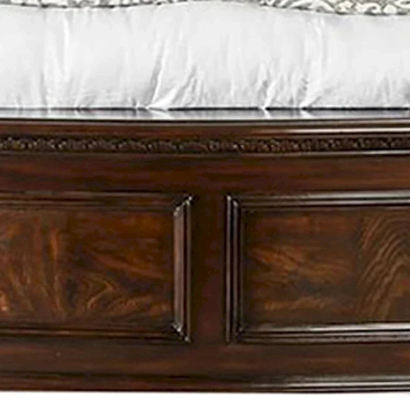 Lit King-size oriental en bois avec tête de lit sculptée complexe, marron
