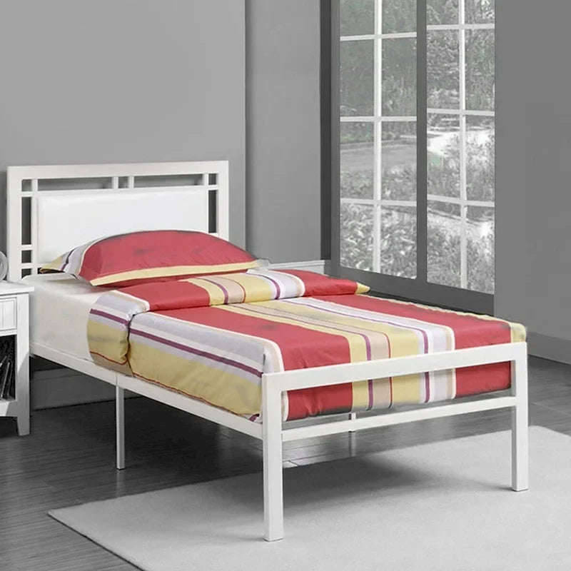 Lit double à cadre métallique avec tête de lit capitonnée en cuir blanc