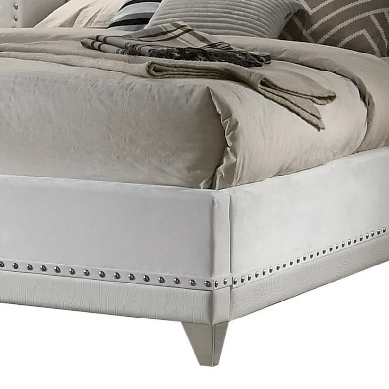 Letto matrimoniale king size Dini California, capitonné con bottoni in cristallo, rivestimento in velluto bianco