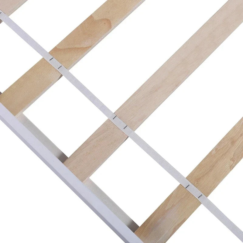 Lit plateforme en bois avec tête de lit