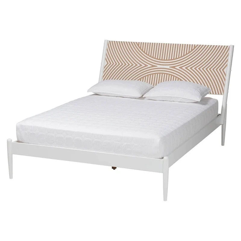 Lit plateforme Louetta Coastal blanc queen size avec tête de lit contrastante sculptée