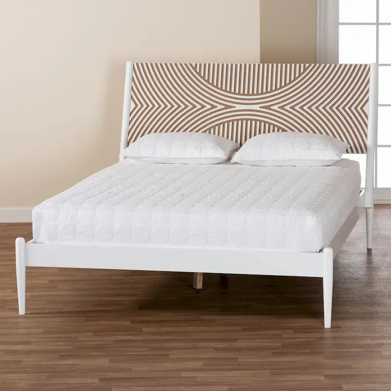 Lit plateforme Louetta Coastal blanc queen size avec tête de lit contrastante sculptée