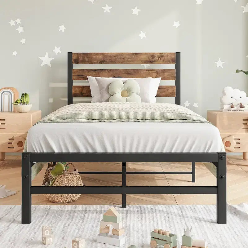 Struttura letto a piattaforma con testiera in legno rustico vintage