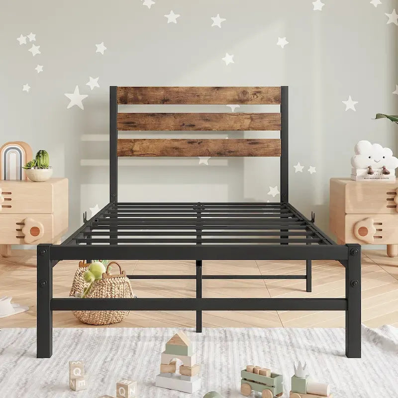 Struttura letto a piattaforma con testiera in legno rustico vintage