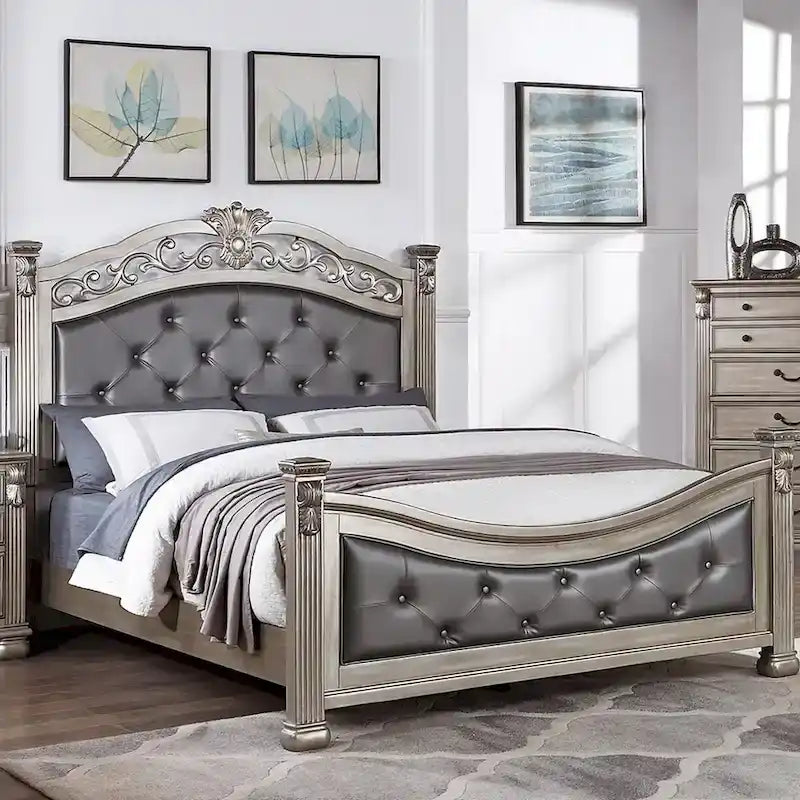 Letto imbottito con testiera e pediera in argento antico