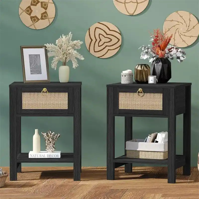 Comodini Bianchi Set da 2 con Cassetto e Decorazioni in Rattan
