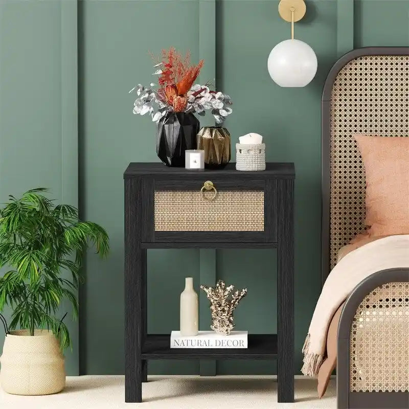 Comodini Bianchi Set da 2 con Cassetto e Decorazioni in Rattan
