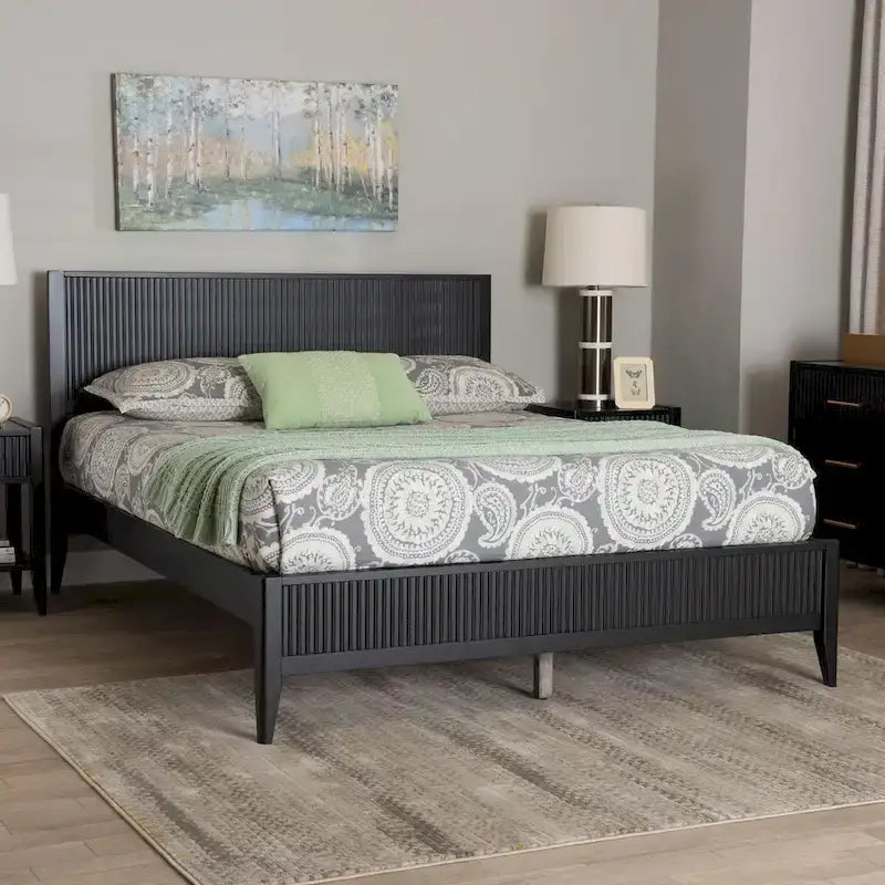 Letto a piattaforma Primrose in legno scanalato stile Mid-Century