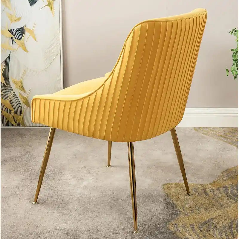 Chaise de luxe en velours avec dossier élégant, pieds en métal doré et revêtement doux Assise confortable