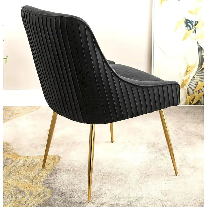 Chaise de luxe en velours avec dossier élégant, pieds en métal doré et revêtement doux Assise confortable