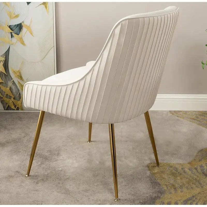 Chaise de luxe en velours avec dossier élégant, pieds en métal doré et revêtement doux Assise confortable