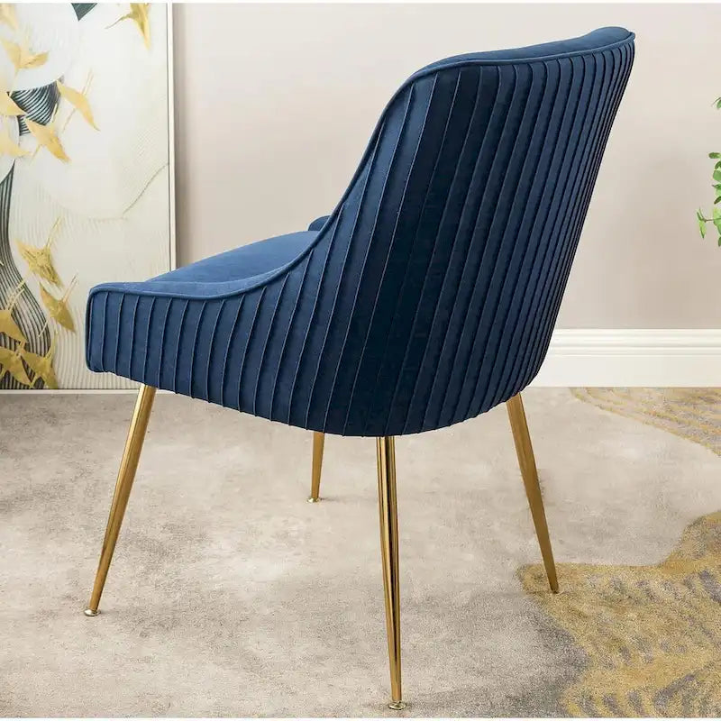 Chaise de luxe en velours avec dossier élégant, pieds en métal doré et revêtement doux Assise confortable